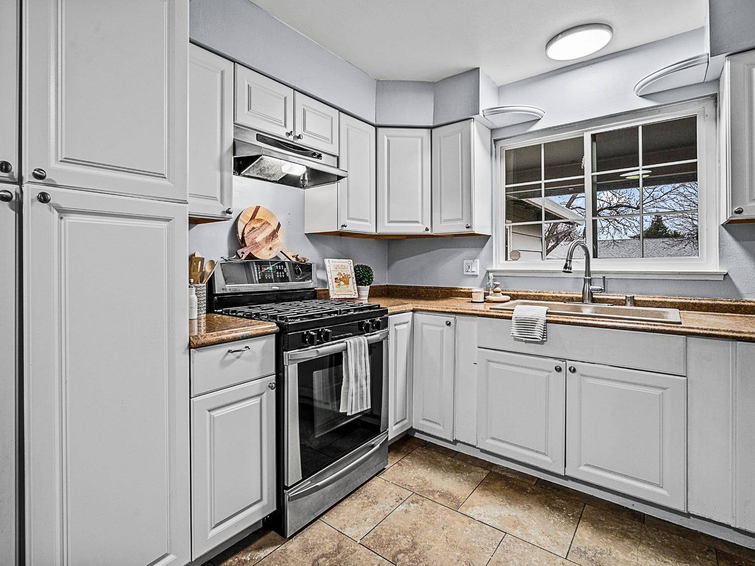 Sacramento, CA 95842,6229 Everest WAY