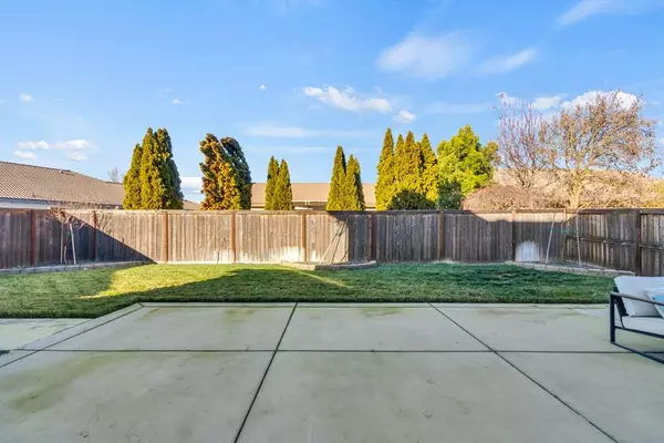 Sacramento, CA 95829,9977 RED TAIL HAWK WAY