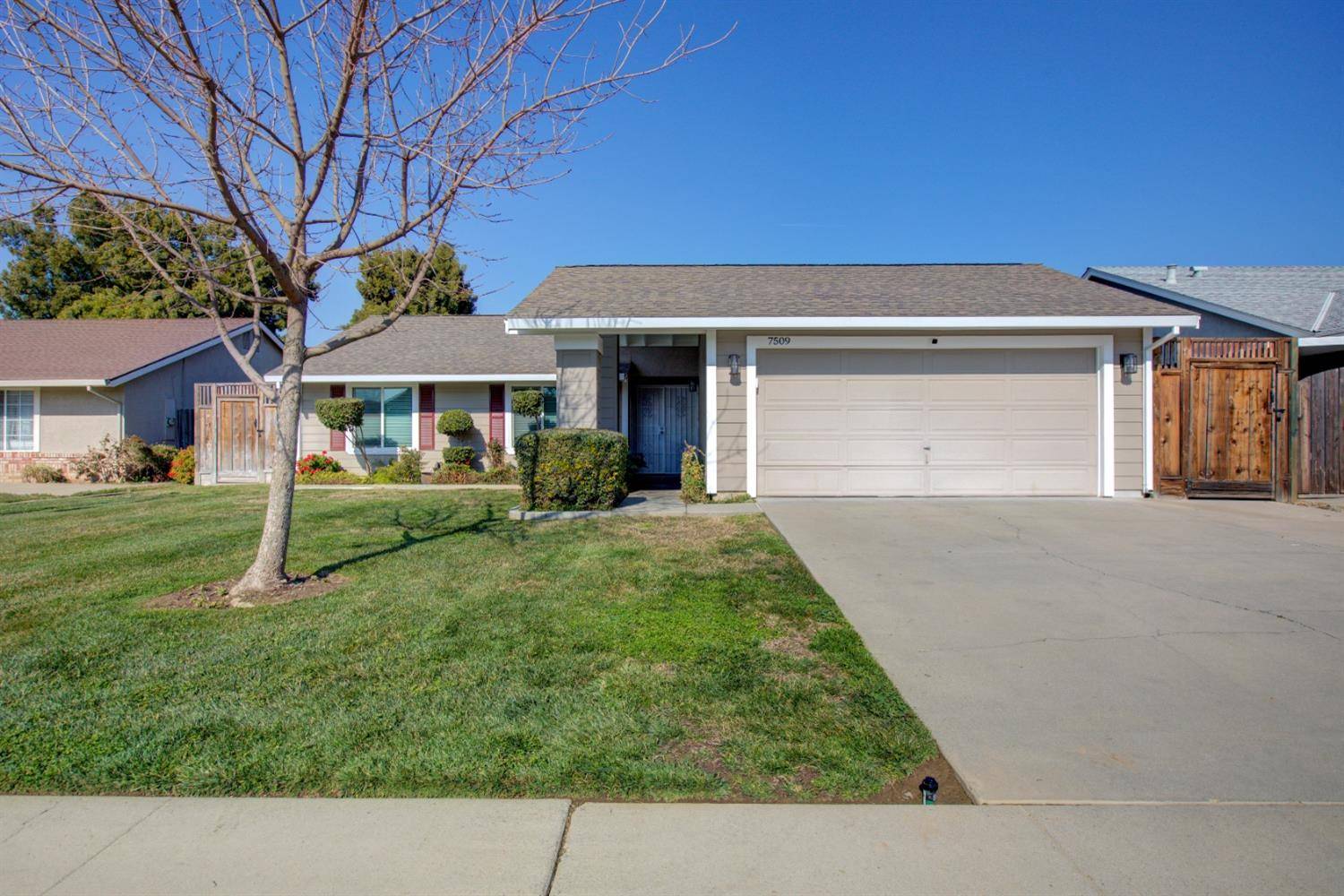 Hughson, CA 95326,7509 Thicket CT