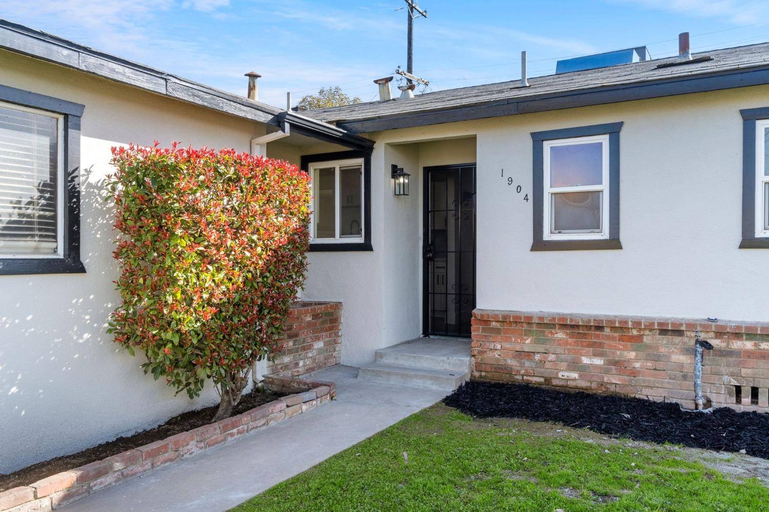 Fresno, CA 93726,1904 E Portola AVE