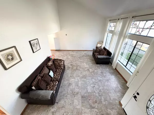 Patterson, CA 95363,708 Bonneau CT