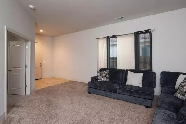 Patterson, CA 95363,132 Lemon Blossom LN