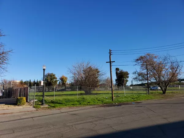 Sacramento, CA 95815,2313 Selma ST