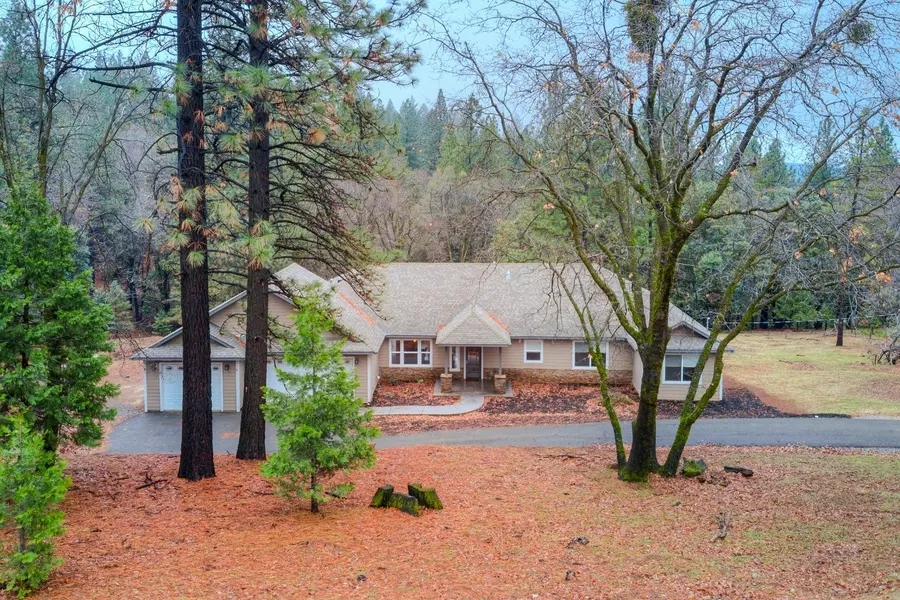 5320 Puerta Del Sol, Camino, CA 95709