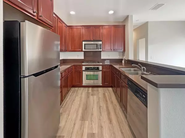 Sacramento, CA 95835,3301 N Park DR #712