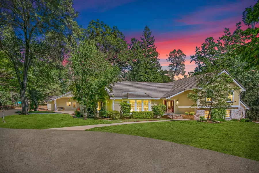 1000 Squirrel Creek PL, Auburn, CA 95602