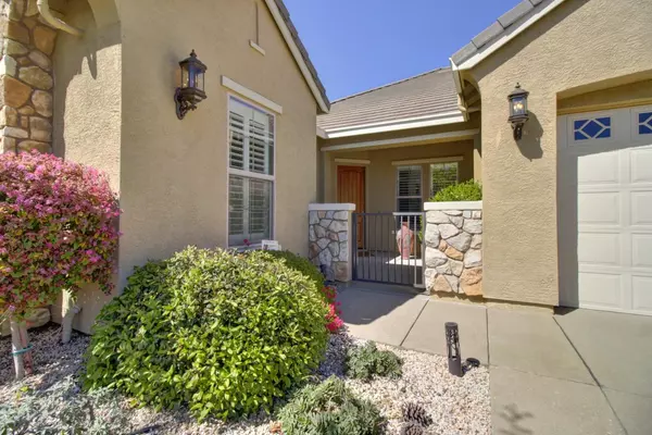 Folsom, CA 95630,2142 Fenceline DR