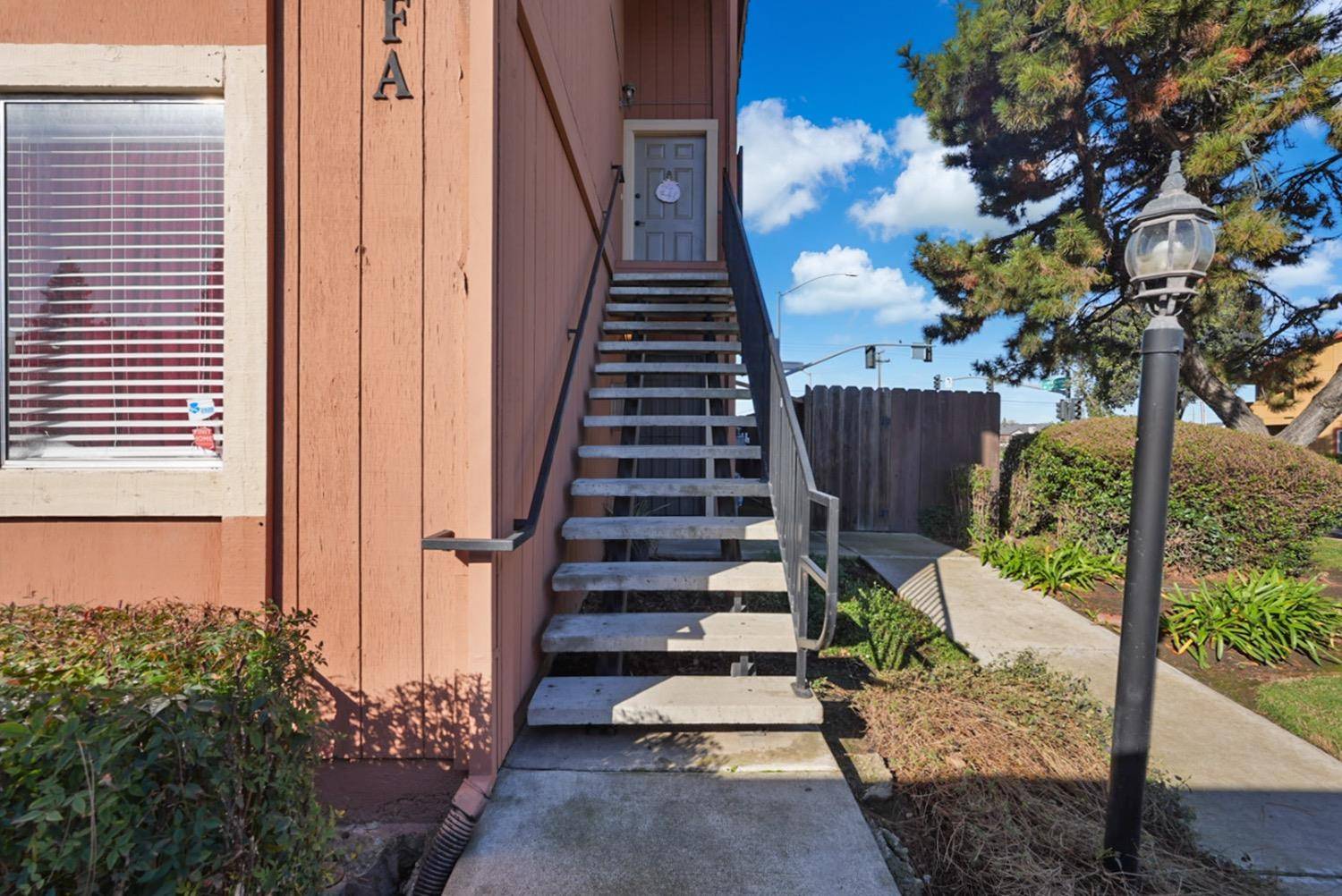 495 Cherry LN #F, Manteca, CA 95337