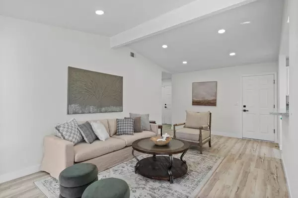 Sacramento, CA 95823,8172 Essen WAY