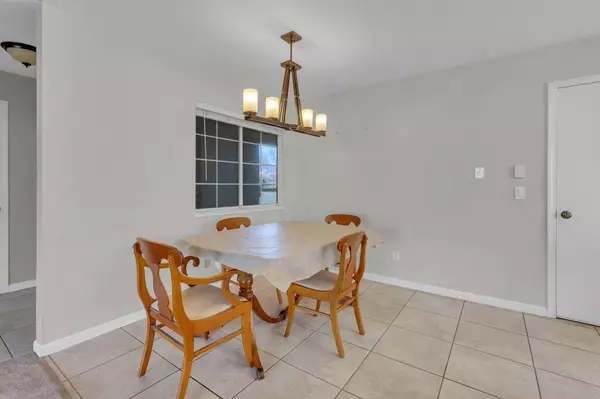 7313 Sunleaf LN Sacramento, CA 95828