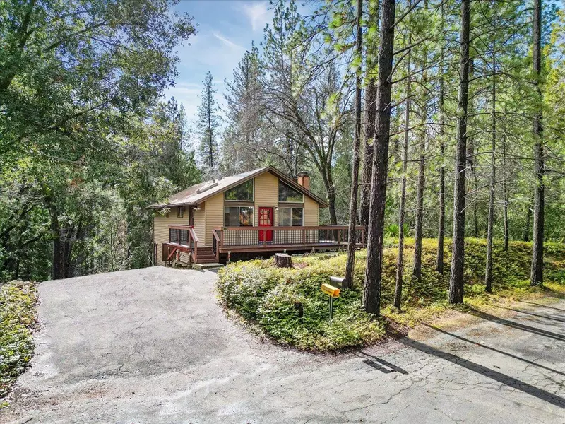 16853 E Meadow LN, Sonora, CA 95370