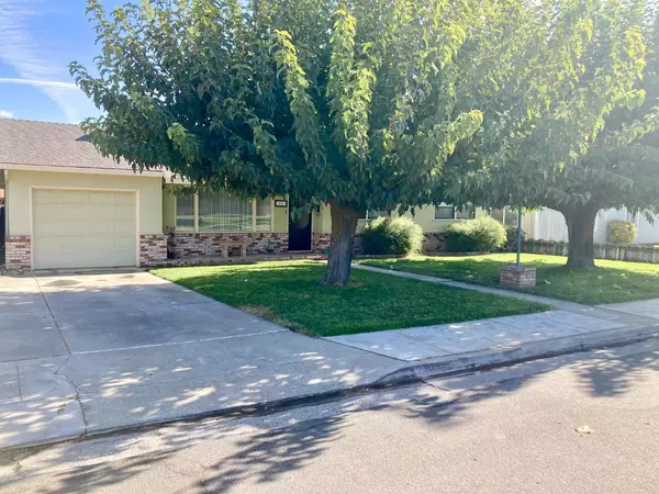 Newman, CA 95360,906 R ST