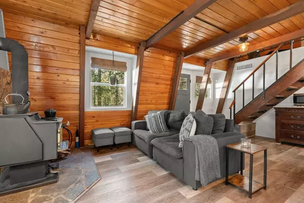 Nevada City, CA 95959,21270 Pine Needle LN