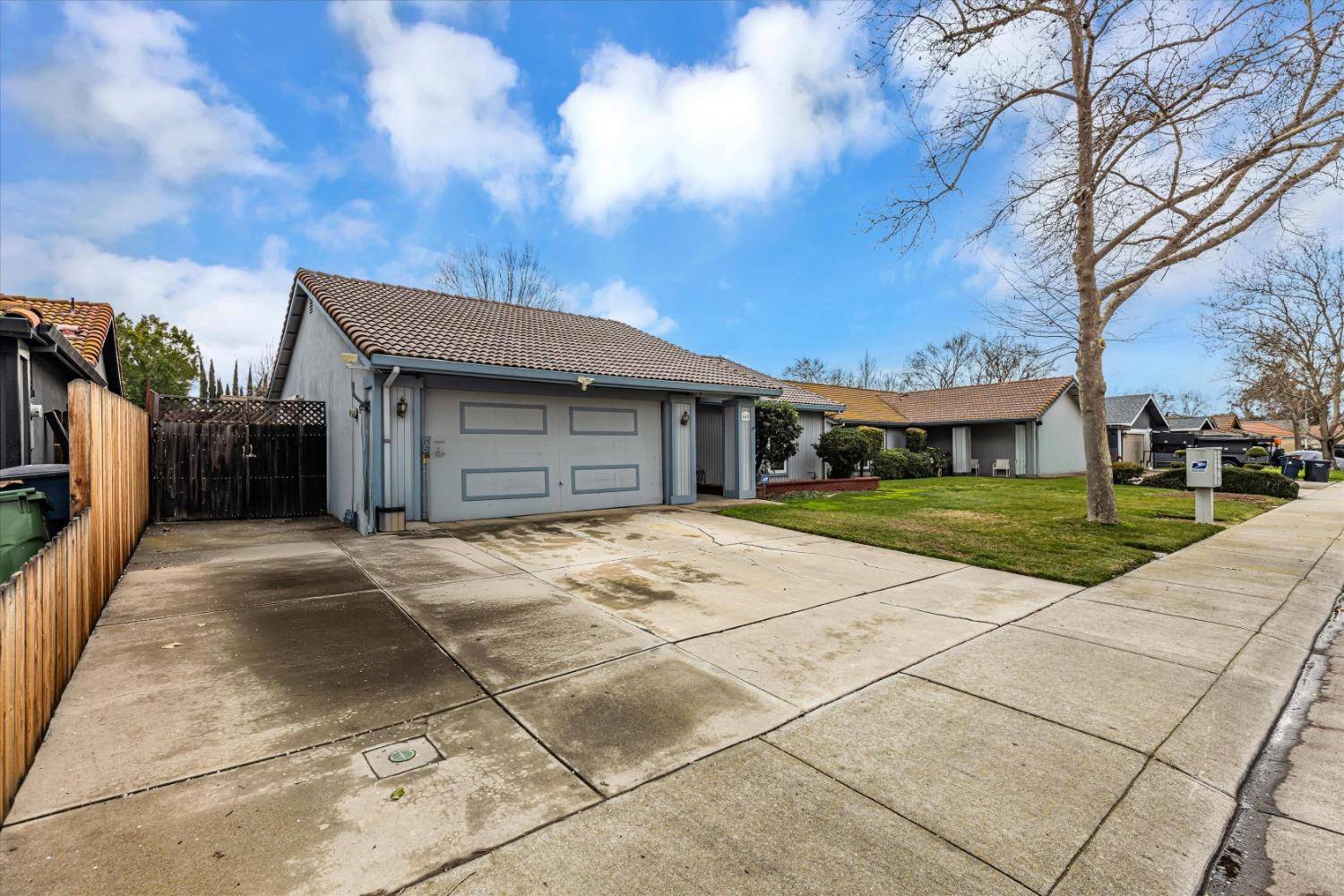 Tracy, CA 95376,460 W Deerwood LN