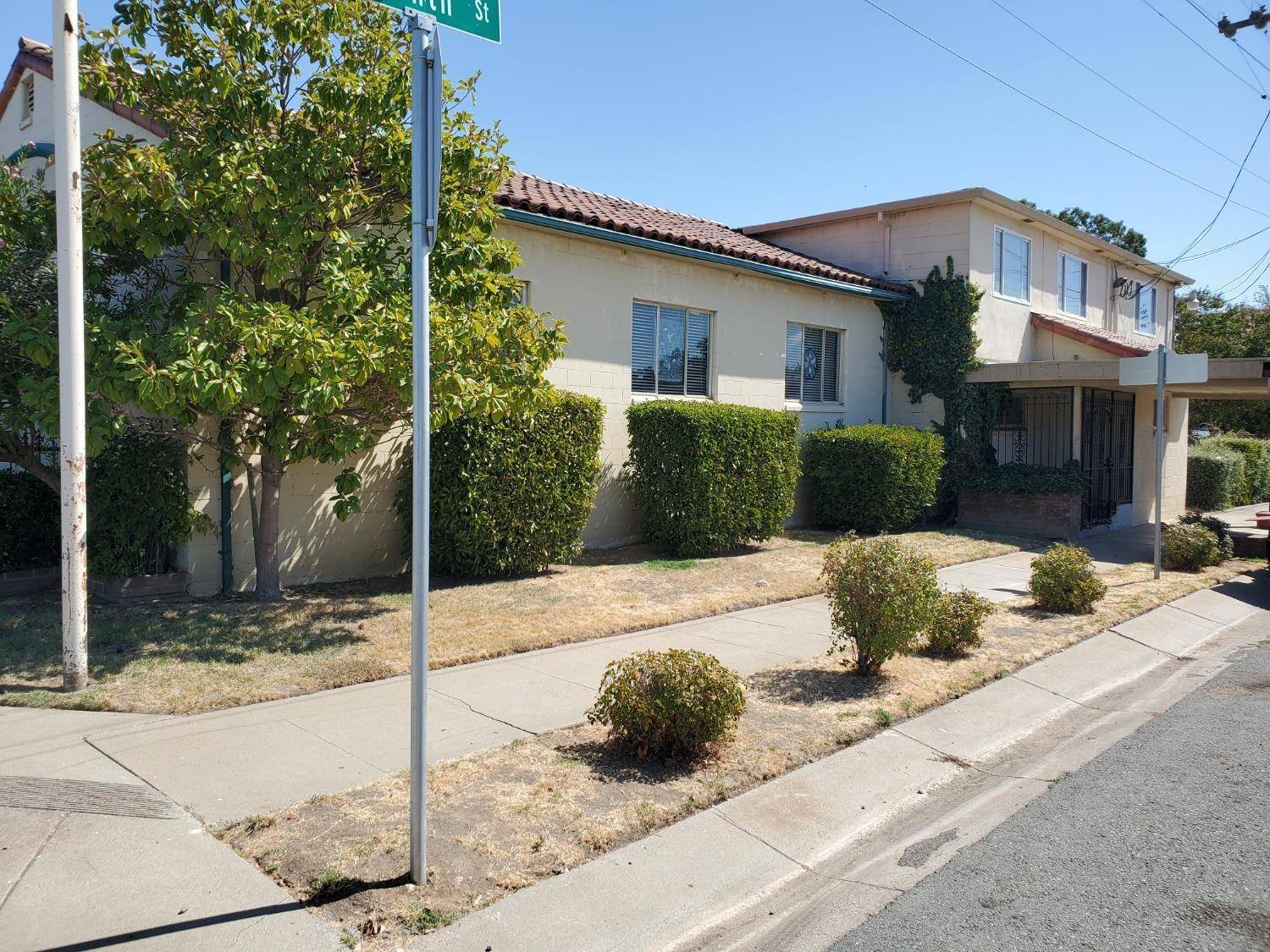 Galt, CA 95632,702 B ST