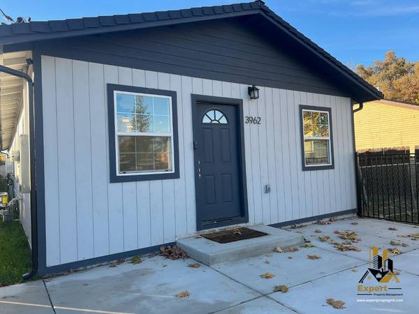 3962 44th ST, Sacramento, CA 95820
