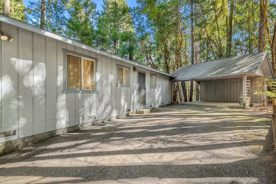 27035 Lake Dr, Pioneer, CA 95666