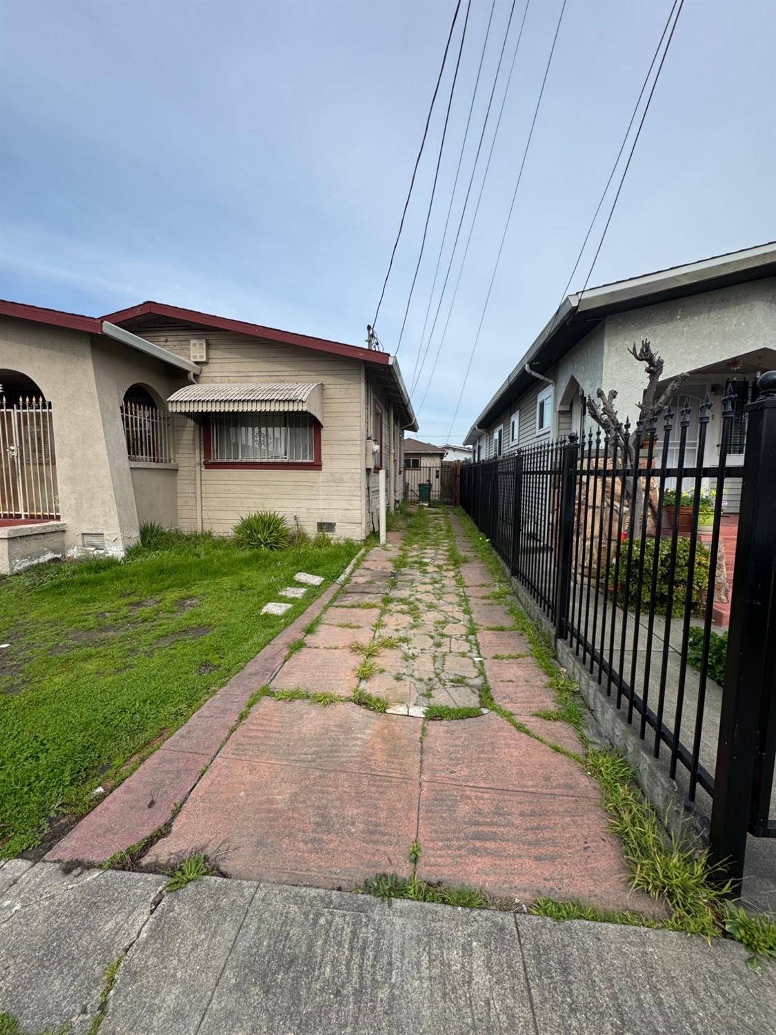 Oakland, CA 94621,7824 Holly ST