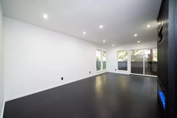 Sacramento, CA 95825,2458 Larkspur LN #338