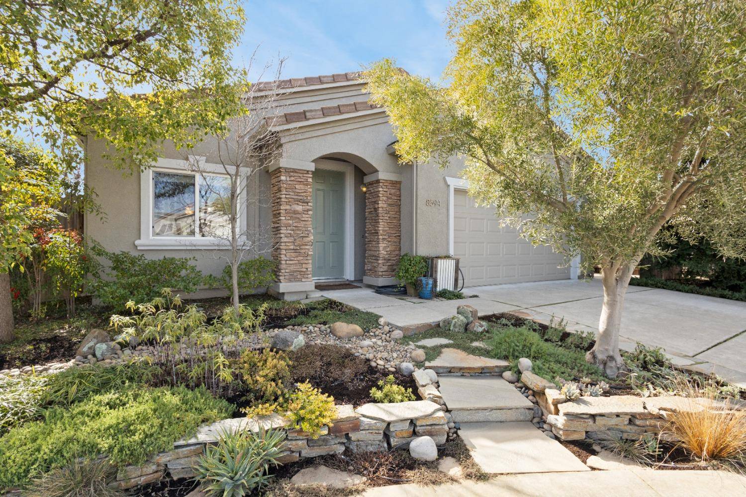 8594 New Mountain WAY, Sacramento, CA 95828