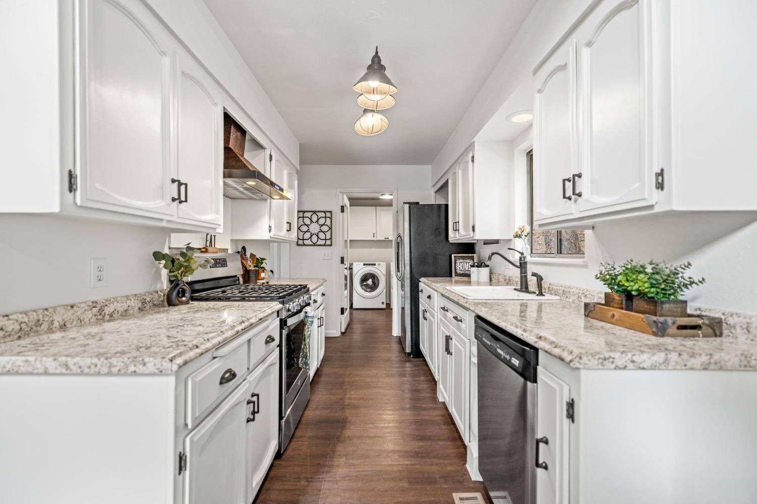 Nevada City, CA 95959,15994 Mountain View DR