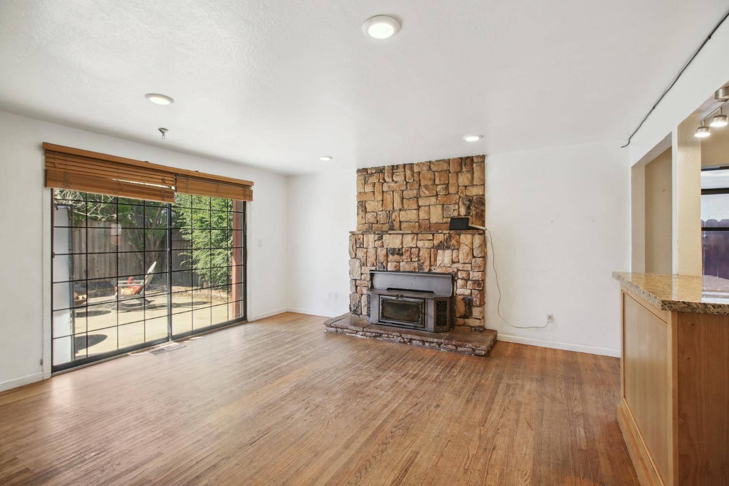Sacramento, CA 95820,5320 80th ST