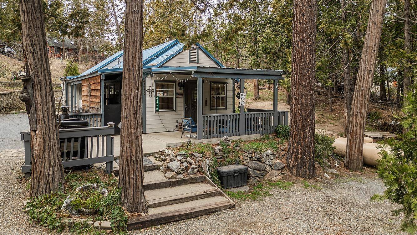 41770 Meadow LN, Auberry, CA 93602