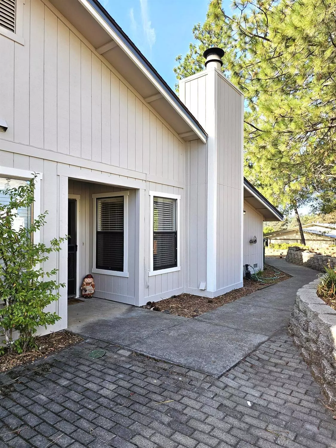 Auburn, CA 95602,23251 Lone Pine DR