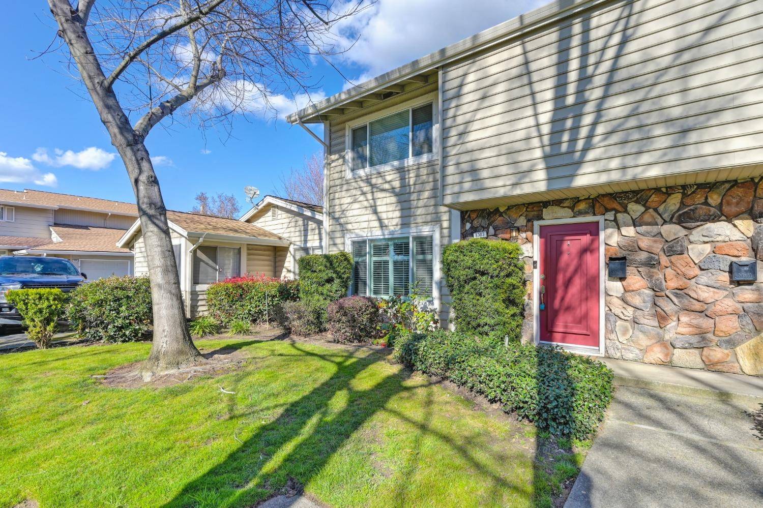 Sacramento, CA 95826,8303 La Riviera DR