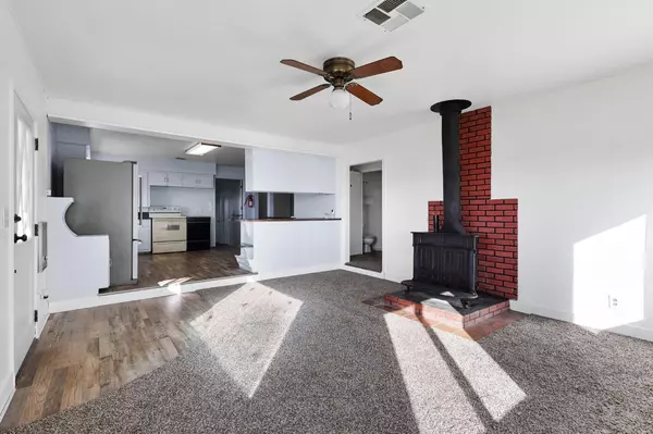 Redding, CA 96001,9504 Rattlesnake LN