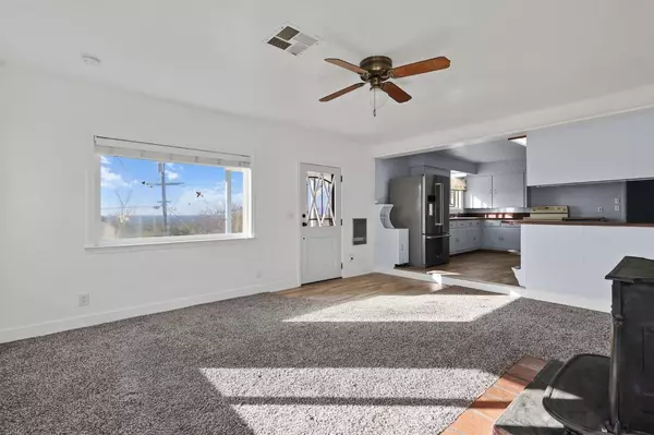 Redding, CA 96001,9504 Rattlesnake LN