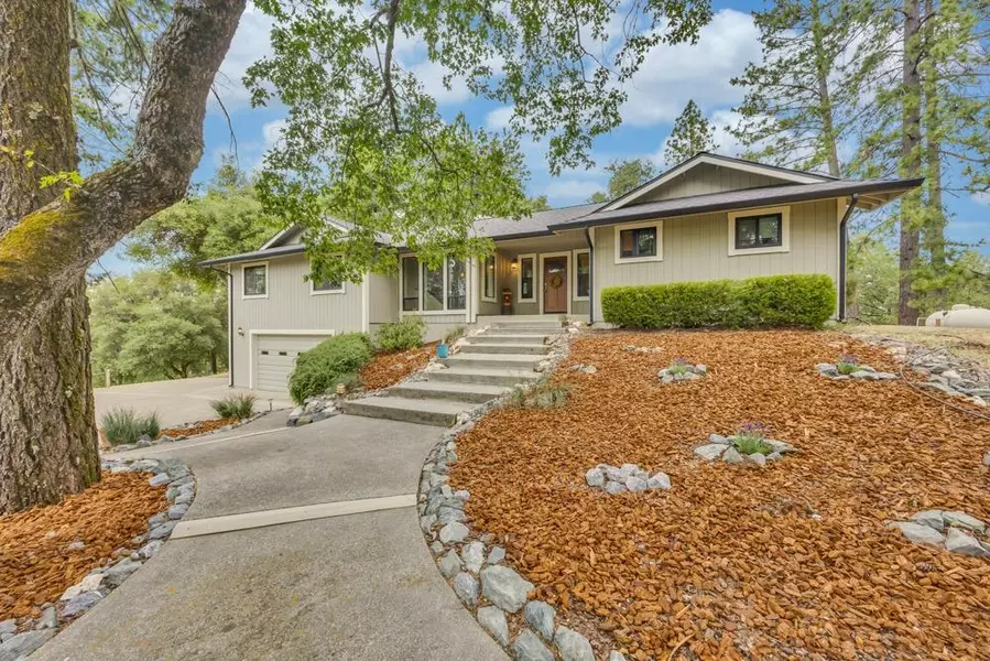 1640 Middle Mountain CT, Cool, CA 95614