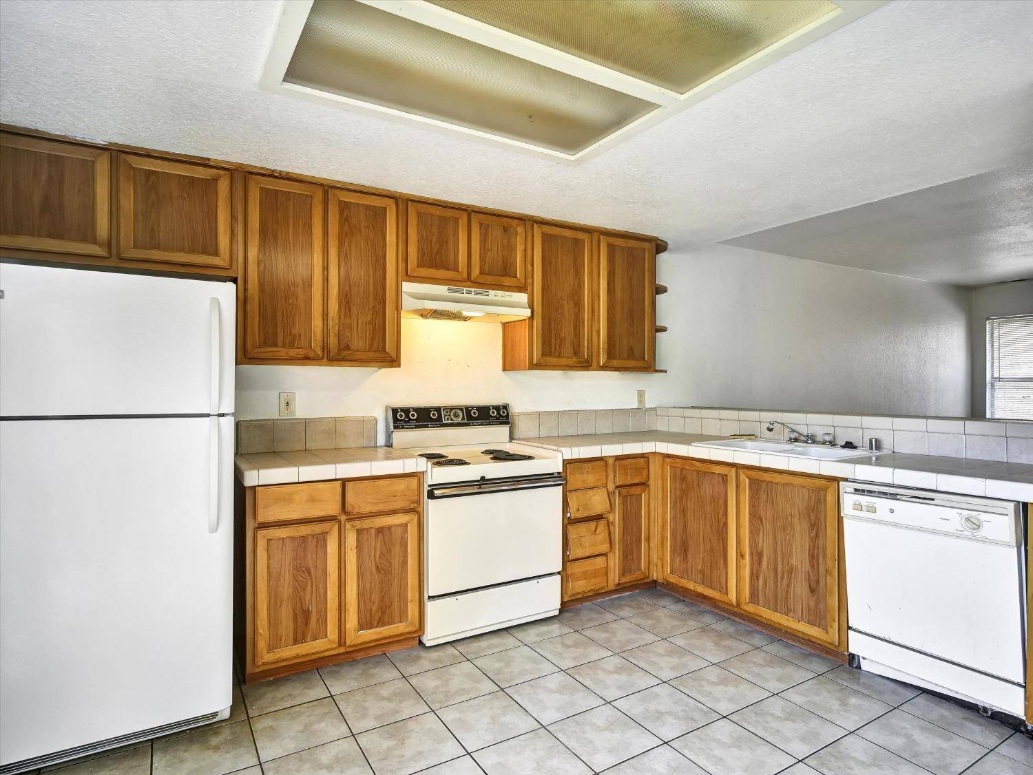 Modesto, CA 95354,564 Pirinen LN #B