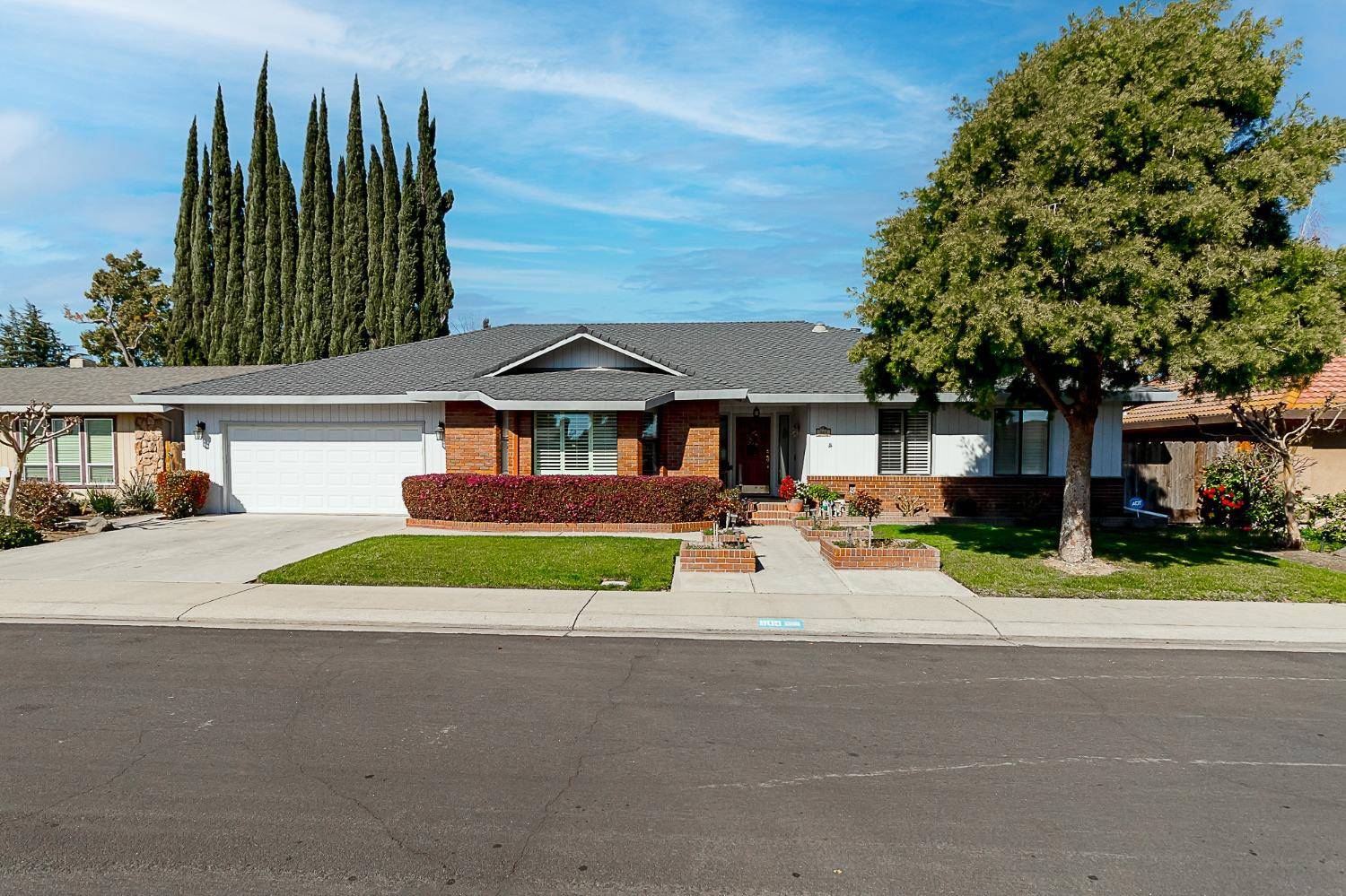 909 Rugby LN, Modesto, CA 95356
