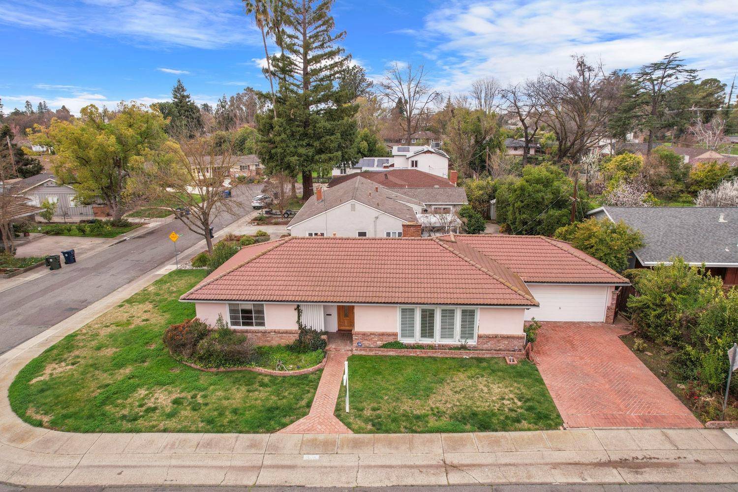 Sacramento, CA 95822,4450 Mead AVE