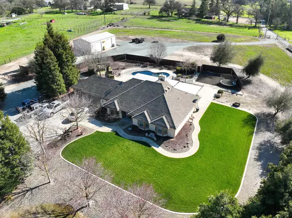 240 Creekview LN, Wallace, CA 95254