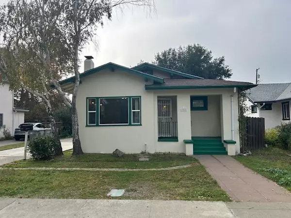 156 1/2 North ST, Woodland, CA 95695