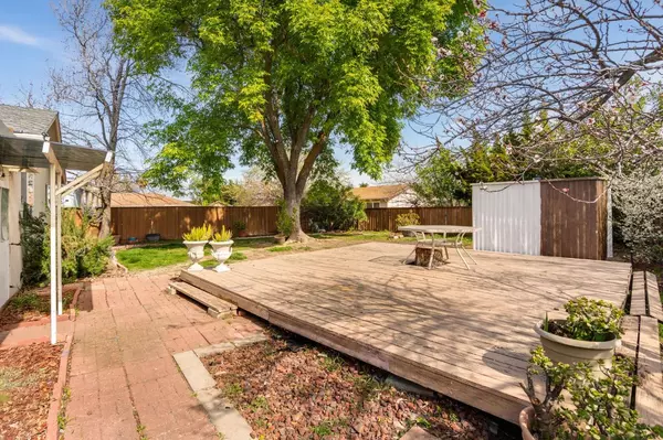 Pittsburg, CA 94565,877 Santa Ana DR