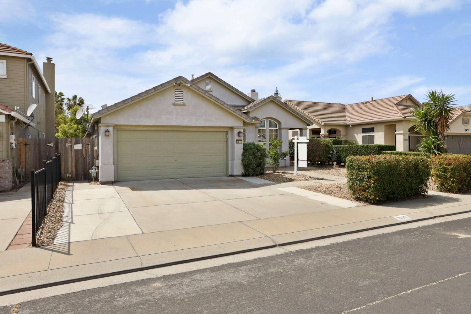 2039 London AVE, Manteca, CA 95336