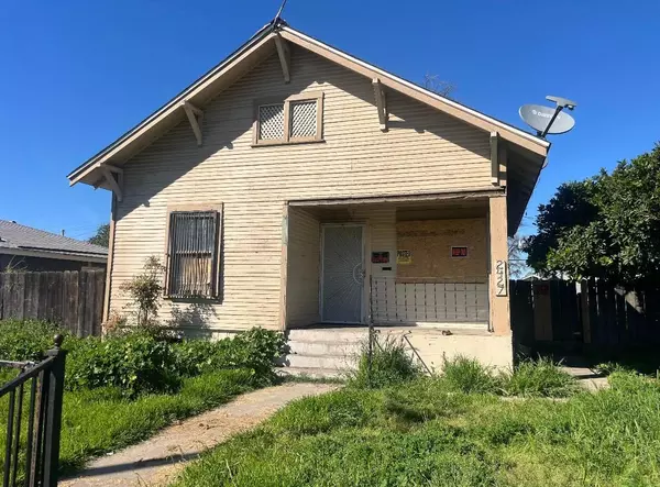 2427 E Tyler, Fresno, CA 93701