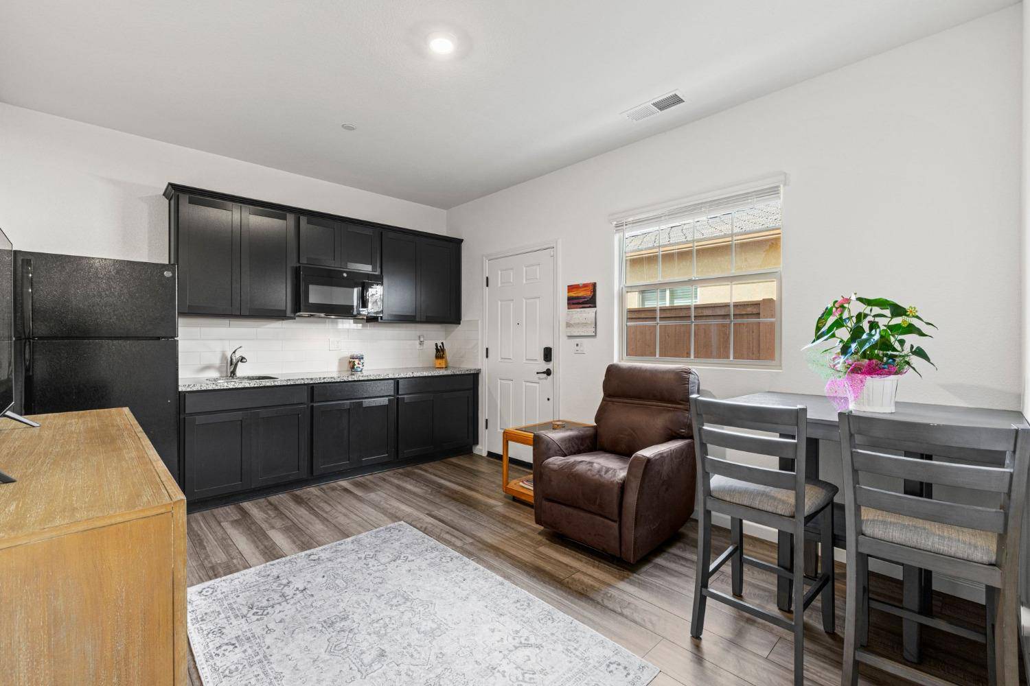 Roseville, CA 95747,3104 Newfoundland DR