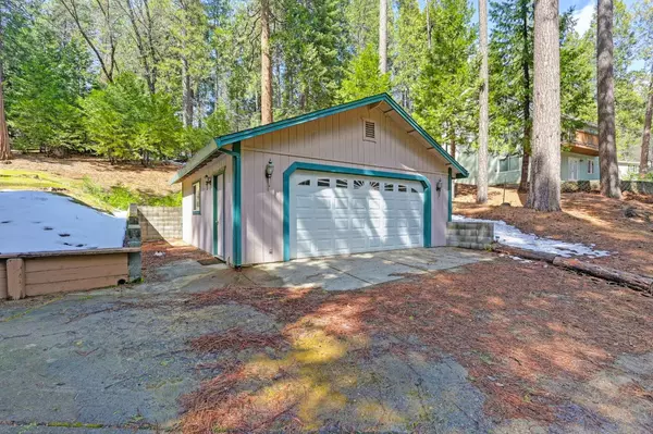 Pollock Pines, CA 95726,6109 Salmon WAY