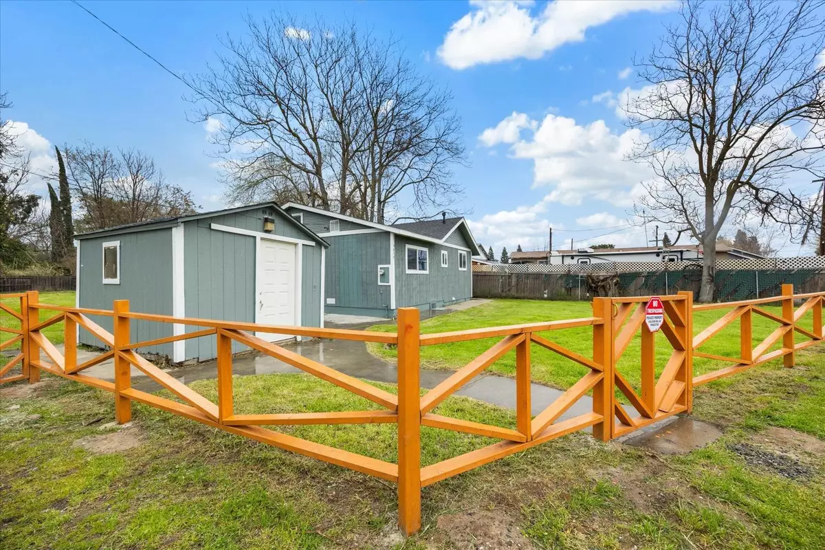 Olivehurst, CA 95961,5879 Riverside DR #A