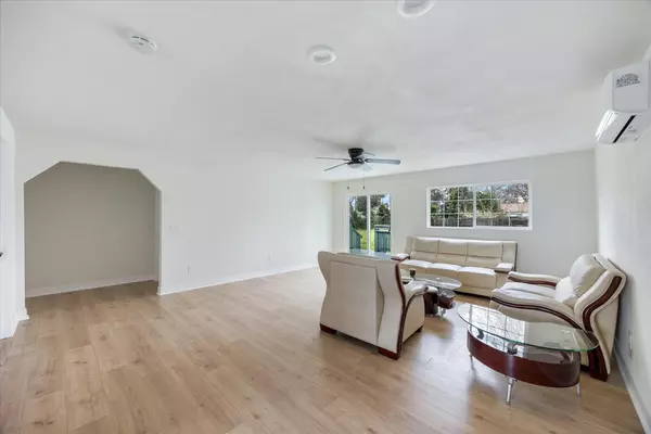 Olivehurst, CA 95961,5879 Riverside DR #A