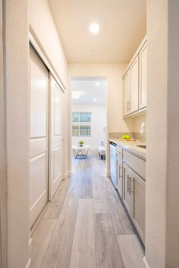 1719 Flora WAY Tracy, CA 95376