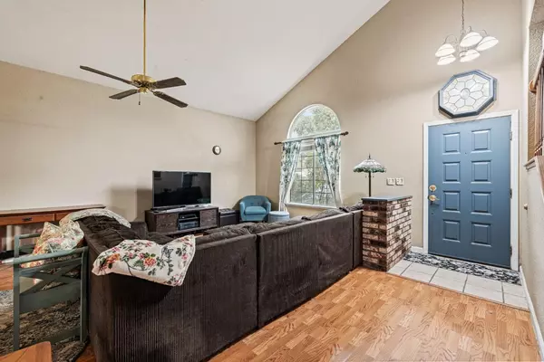 Rio Linda, CA 95673,6944 10th ST