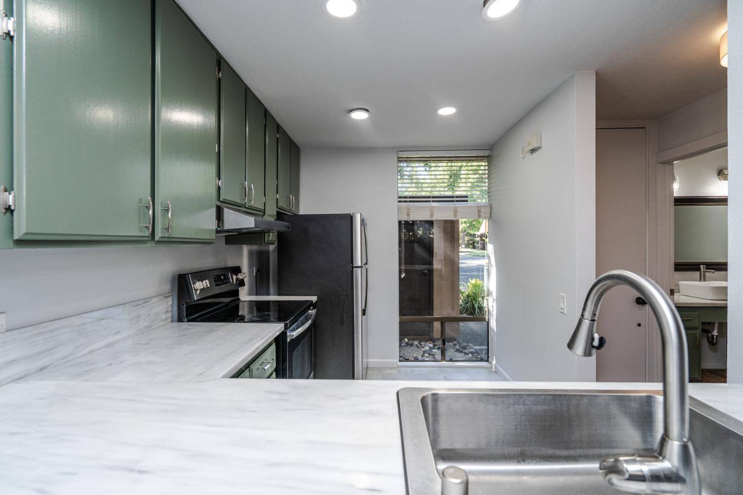 Sacramento, CA 95825,2290 Woodside LN #2