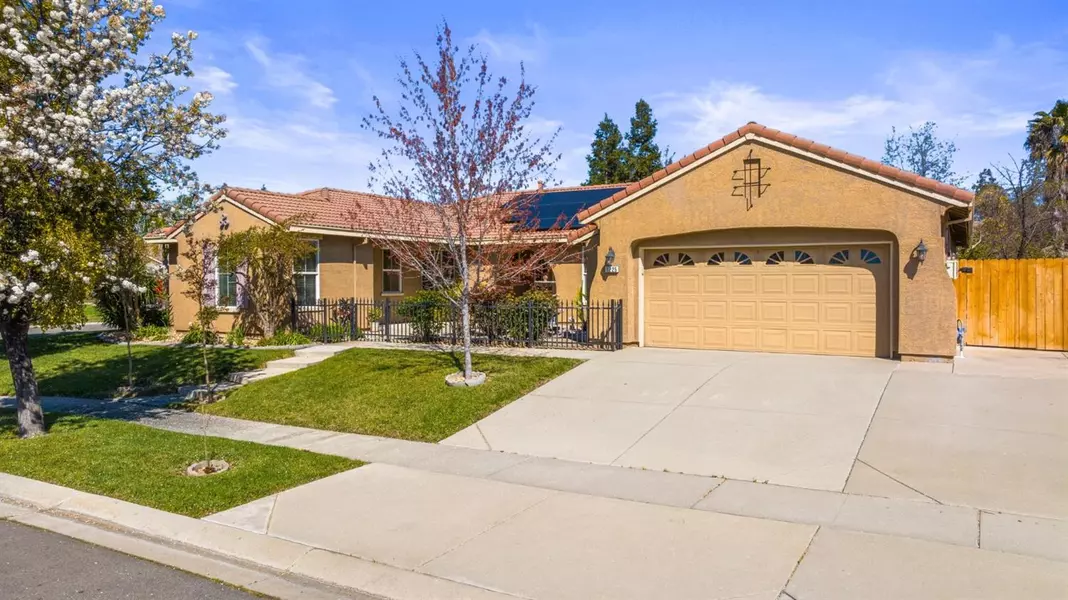 1225 Calypso Ranch DR, Plumas Lake, CA 95961