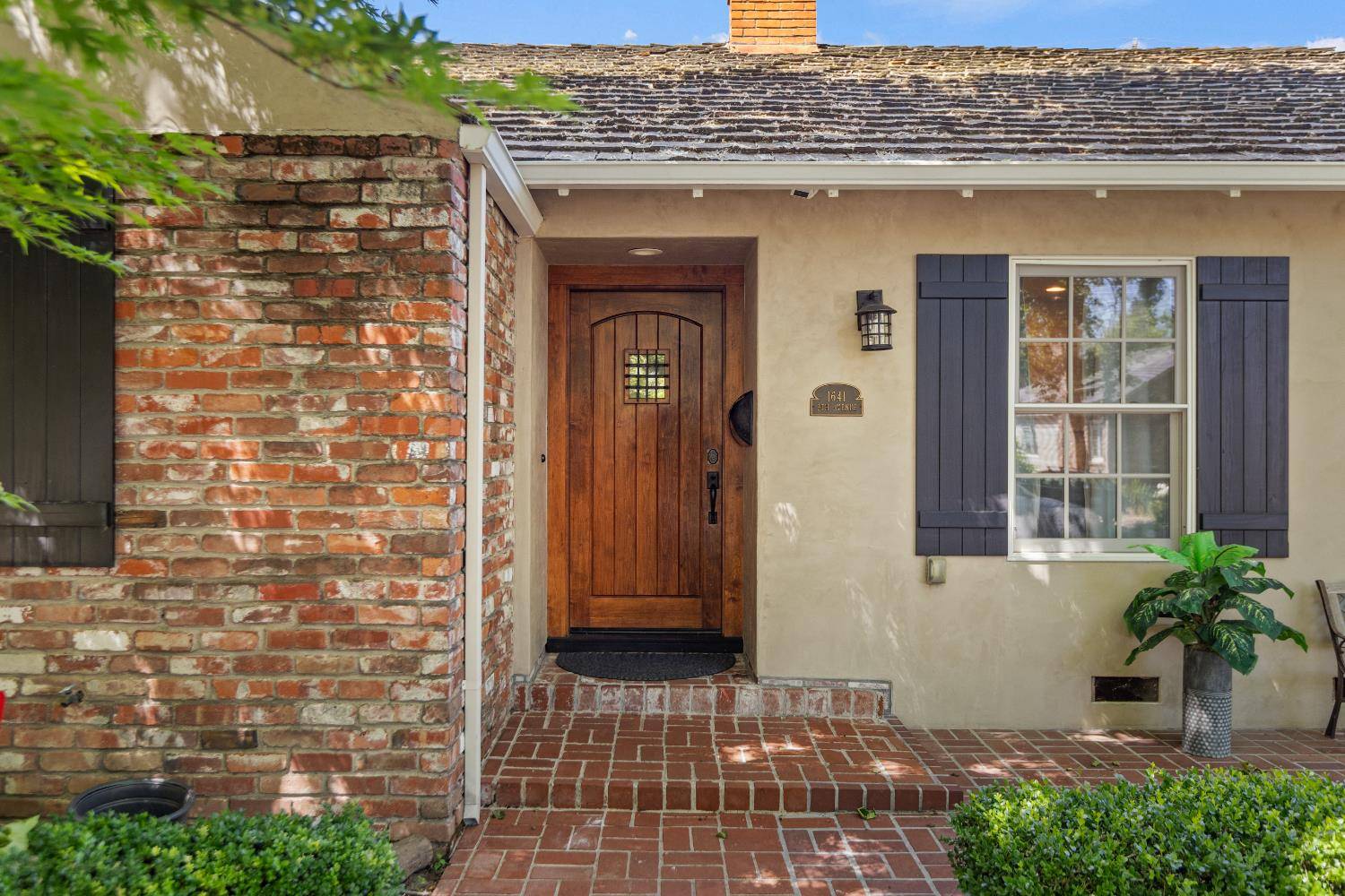 Sacramento, CA 95818,1641 9th AVE