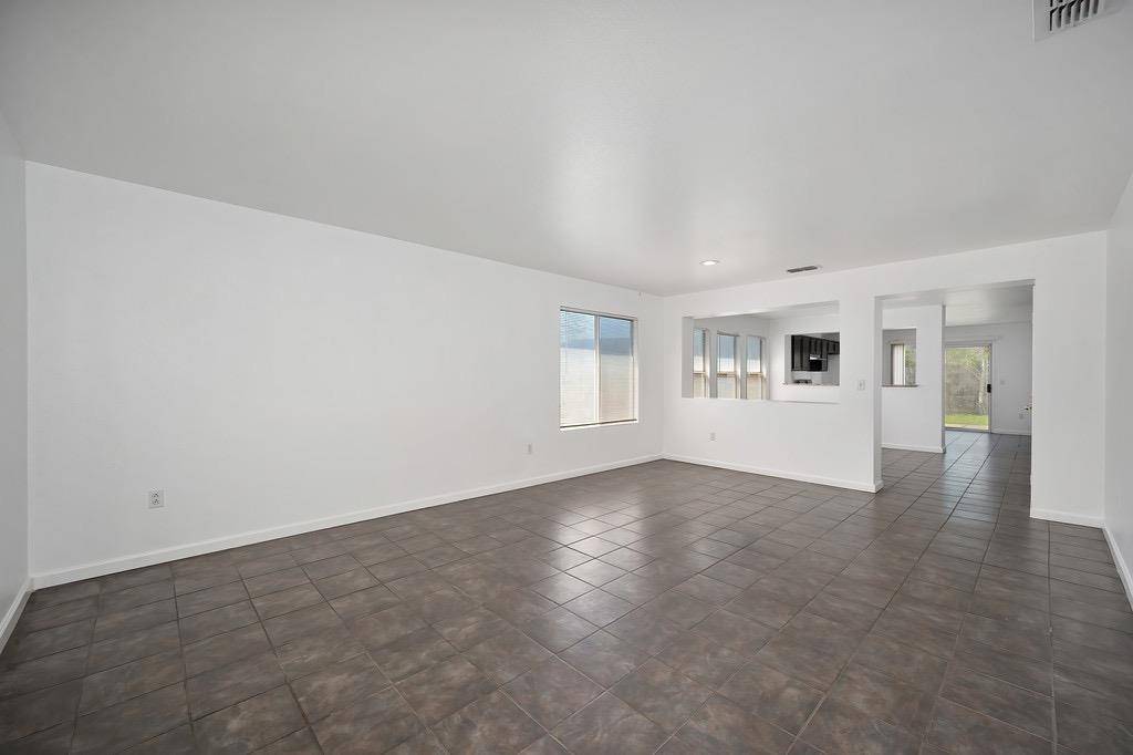 Sacramento, CA 95833,3627 W River DR